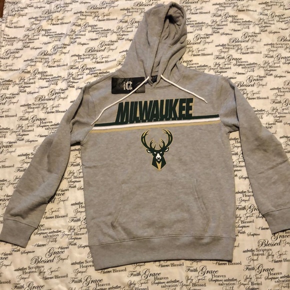 Ultra Game Other - Ultra Game Milwaukee Basketball Hoodie Sweater Size Medium